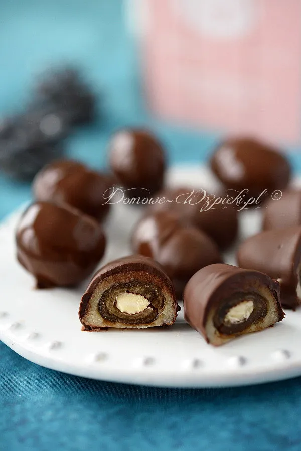 Owoce suszone w czekoladzie z marcepanem Owoce suszone w czekoladzie z marcepanem