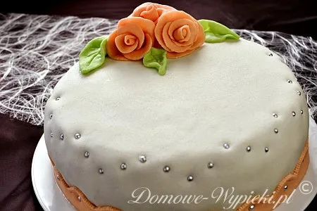 tort z masą cukrową tort z masą cukrową