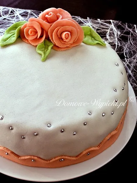 tort z masą cukrową tort z masą cukrową