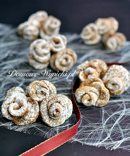 Faworkowe różyczki Faworkowe różyczki