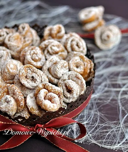 Faworkowe różyczki Faworkowe różyczki