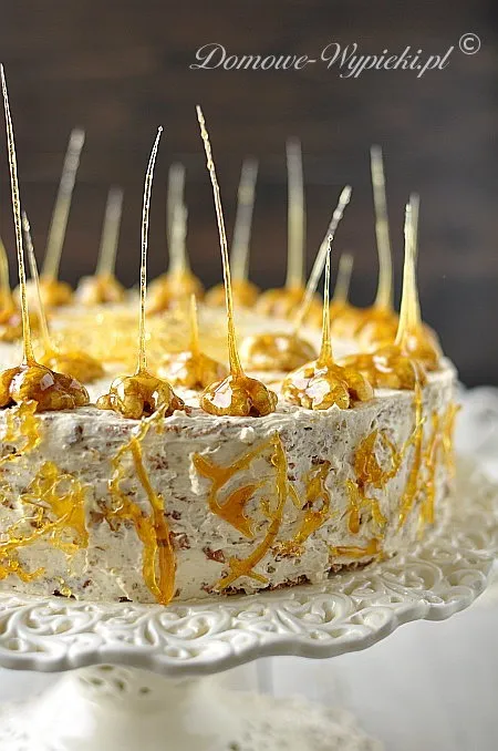 Tort orzechowo- karmelowy Tort orzechowo- karmelowy