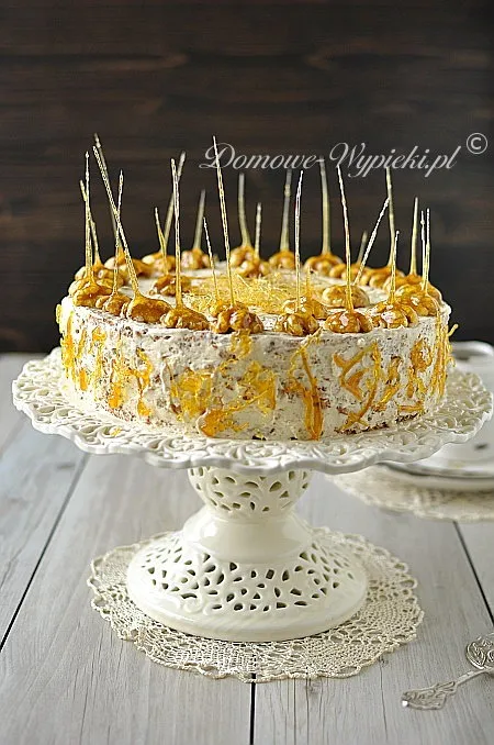 Tort orzechowo- karmelowy Tort orzechowo- karmelowy