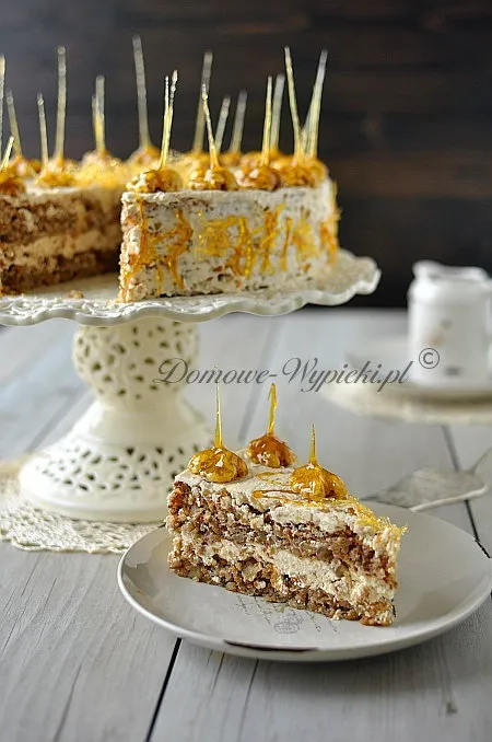 Tort orzechowo- karmelowy Tort orzechowo- karmelowy