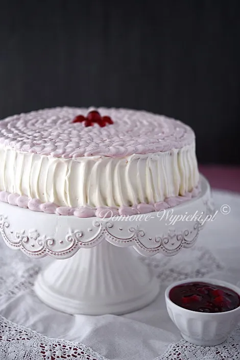 Tort wiśniowy z kremem mascarpone Tort wiśniowy z kremem mascarpone