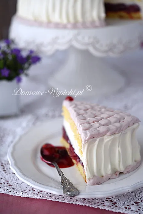 Tort wiśniowy z kremem mascarpone Tort wiśniowy z kremem mascarpone