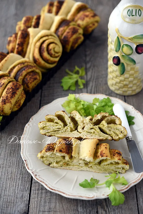 Bułeczki z pesto Bułeczki z pesto