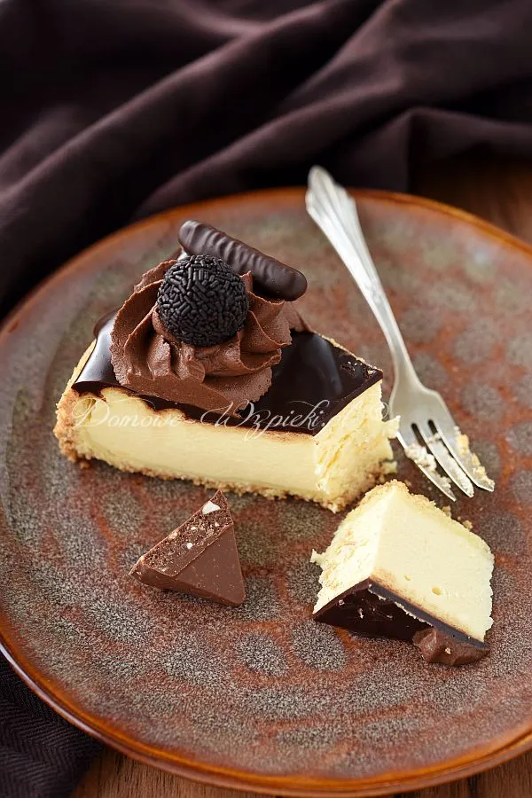 Sernik z czekoladkami Sernik z czekoladkami