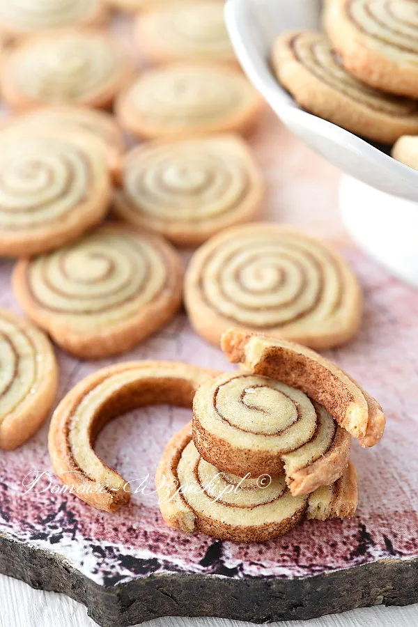 Kruche ślimaczki cynamonowe Kruche ślimaczki cynamonowe