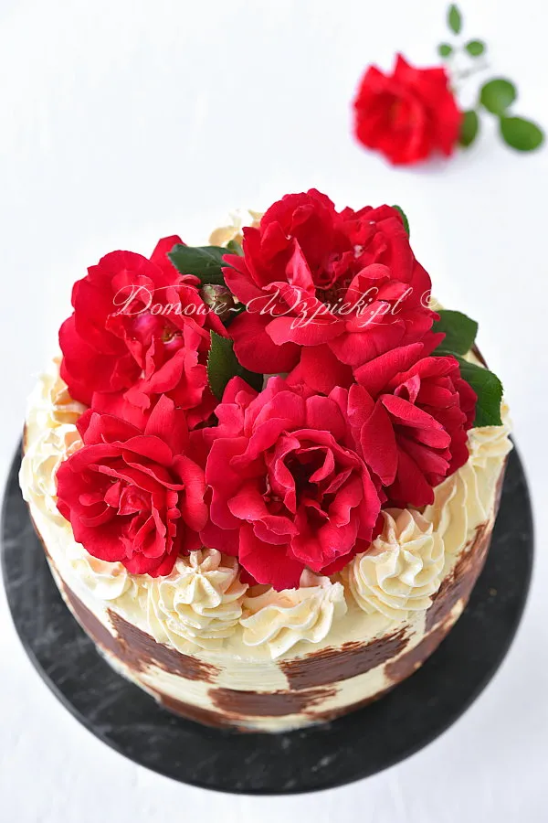 Tort makowy z truskawkami Tort makowy z truskawkami