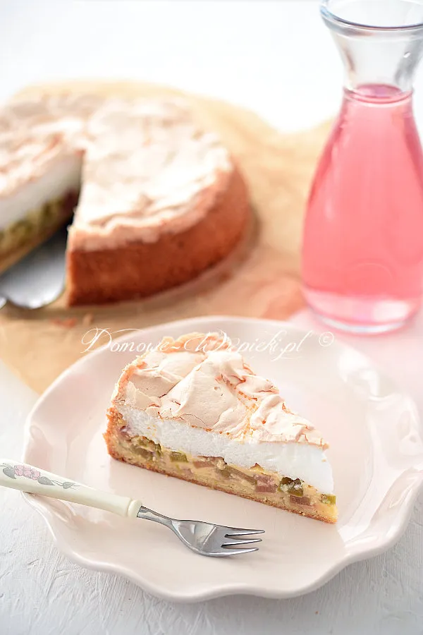 Tarta rabarbarowa z budyniem i bezą Tarta rabarbarowa z budyniem i bezą
