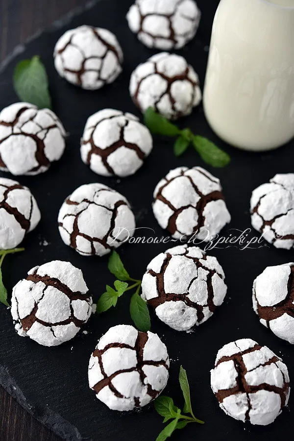 Popękane ciasteczka czekoladowe Popękane ciasteczka czekoladowe