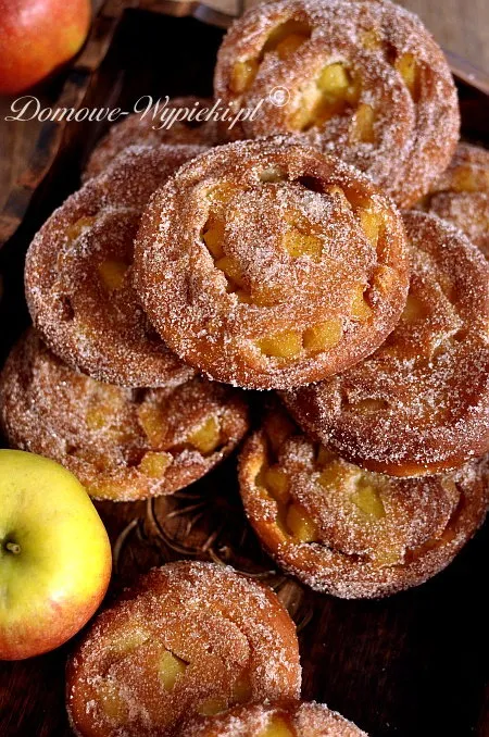 Pączki z jabłkami Pączki z jabłkami