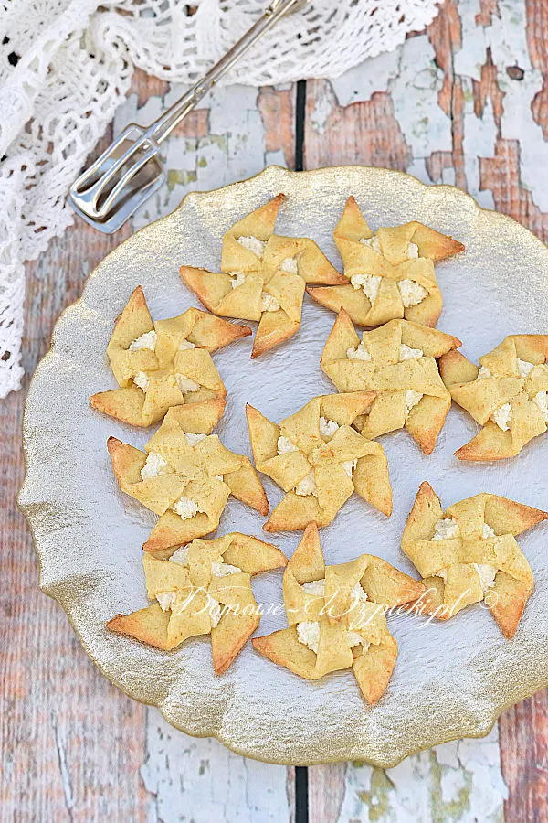 Ciasteczka wiatraczki serowo- kokosowe Ciasteczka wiatraczki serowo- kokosowe