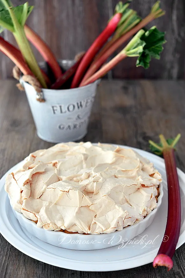 Tarta z rabarbarem i bezą Tarta z rabarbarem i bezą