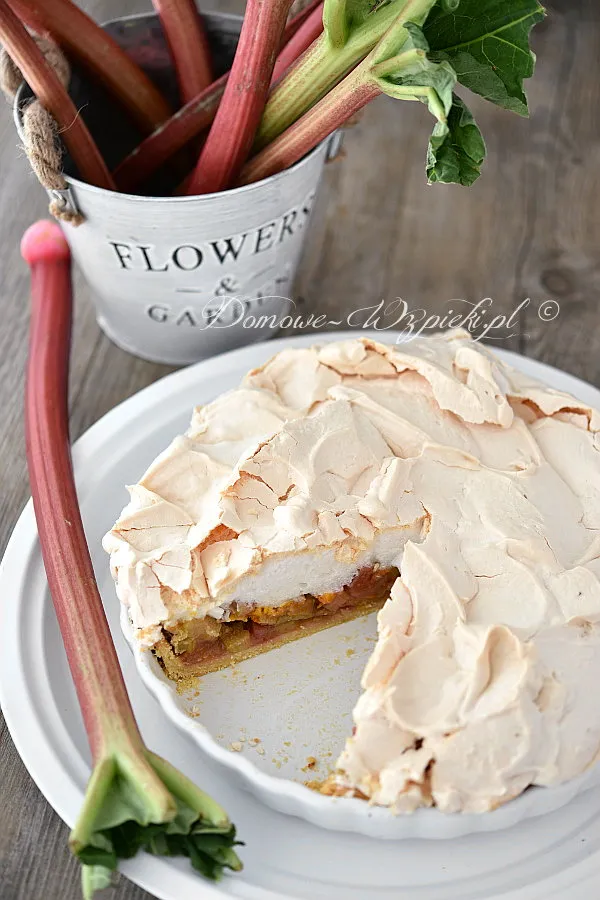 Tarta z rabarbarem i bezą Tarta z rabarbarem i bezą