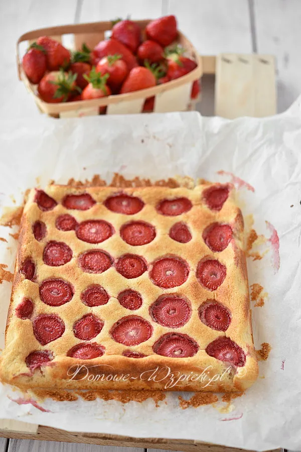 Fasolowe blondie z truskawkami Fasolowe blondie z truskawkami