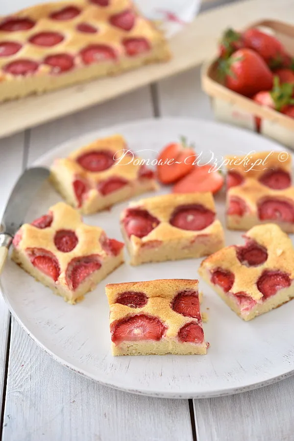 Fasolowe blondie z truskawkami Fasolowe blondie z truskawkami