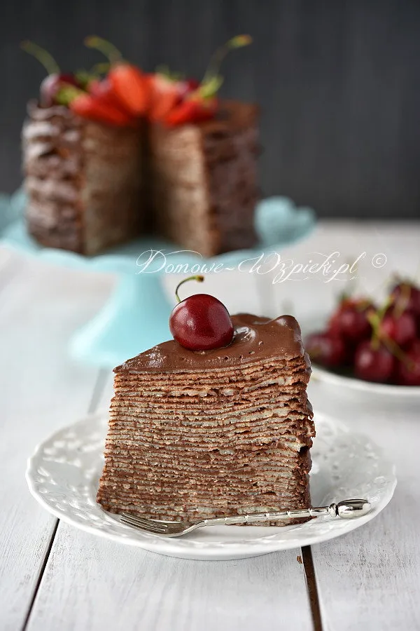 Tort naleśnikowy z kremem czekoladowym Tort naleśnikowy z kremem czekoladowym