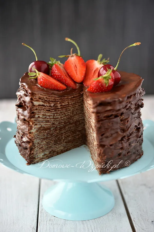 Tort naleśnikowy z kremem czekoladowym Tort naleśnikowy z kremem czekoladowym