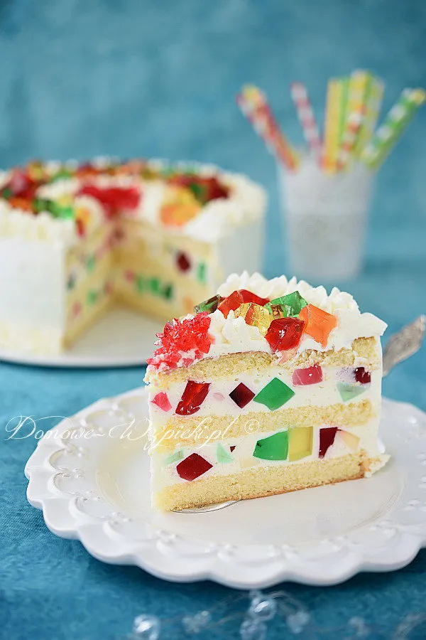 Tort jogurtowo- śmietankowy z galaretkami Tort jogurtowo- śmietankowy z galaretkami