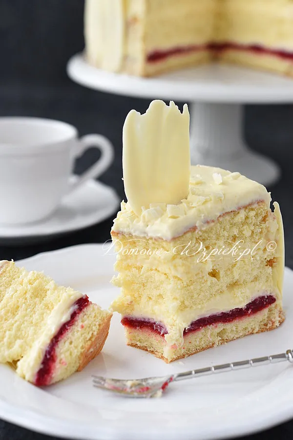 Tort z creme patissiere i malinami Tort z creme patissiere i malinami